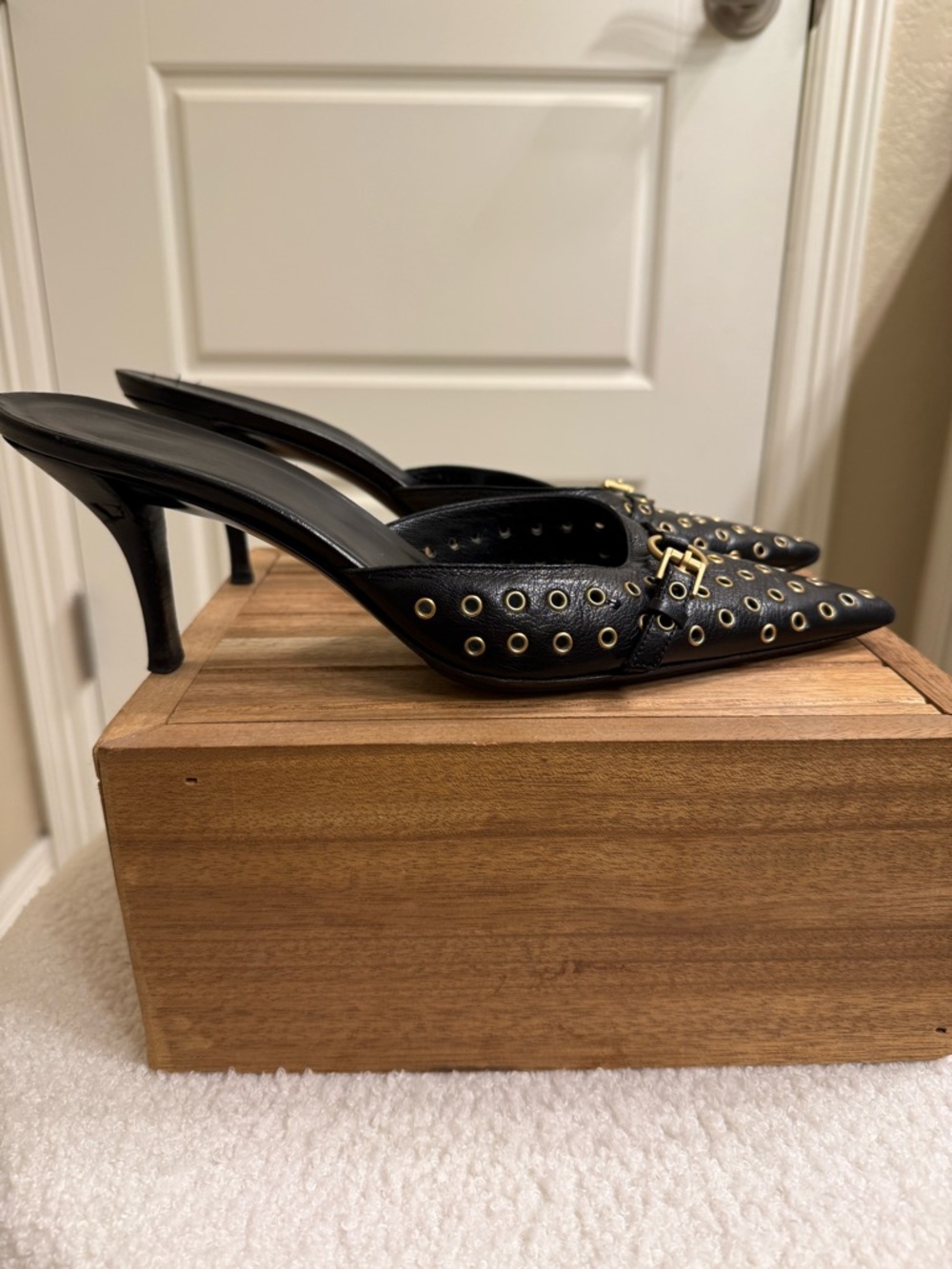 Gucci Black Leather Kitten Heel Mules with Gold Grommet Detail - Picture 4 of 16